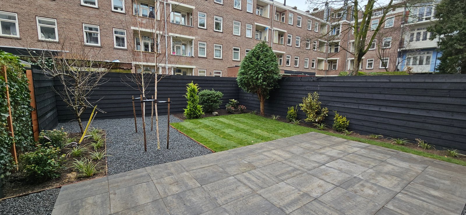 Tuinaanleg op maat – planten en bestrating met oog voor detail
